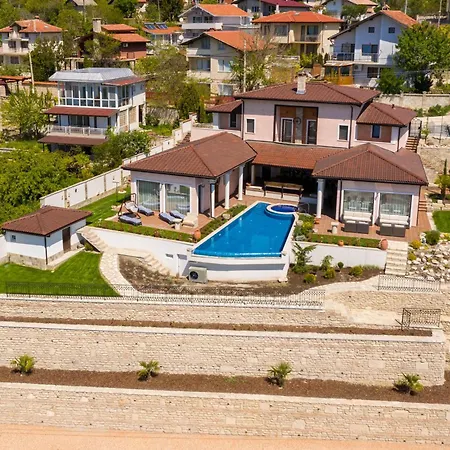 Villa Hacienda Del Sol - *