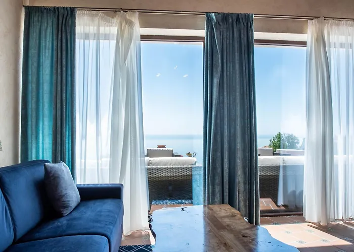 Villa Hacienda Del Sol - *