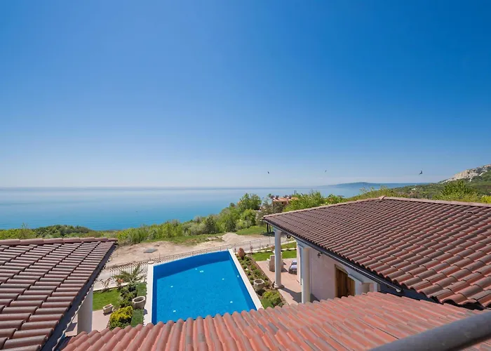 Hacienda Del Sol - *