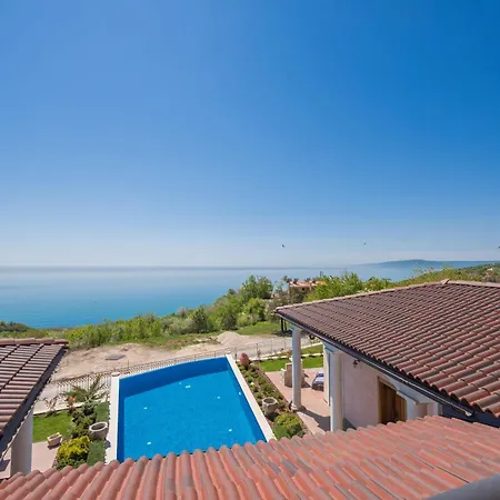 Hacienda Del Sol - *